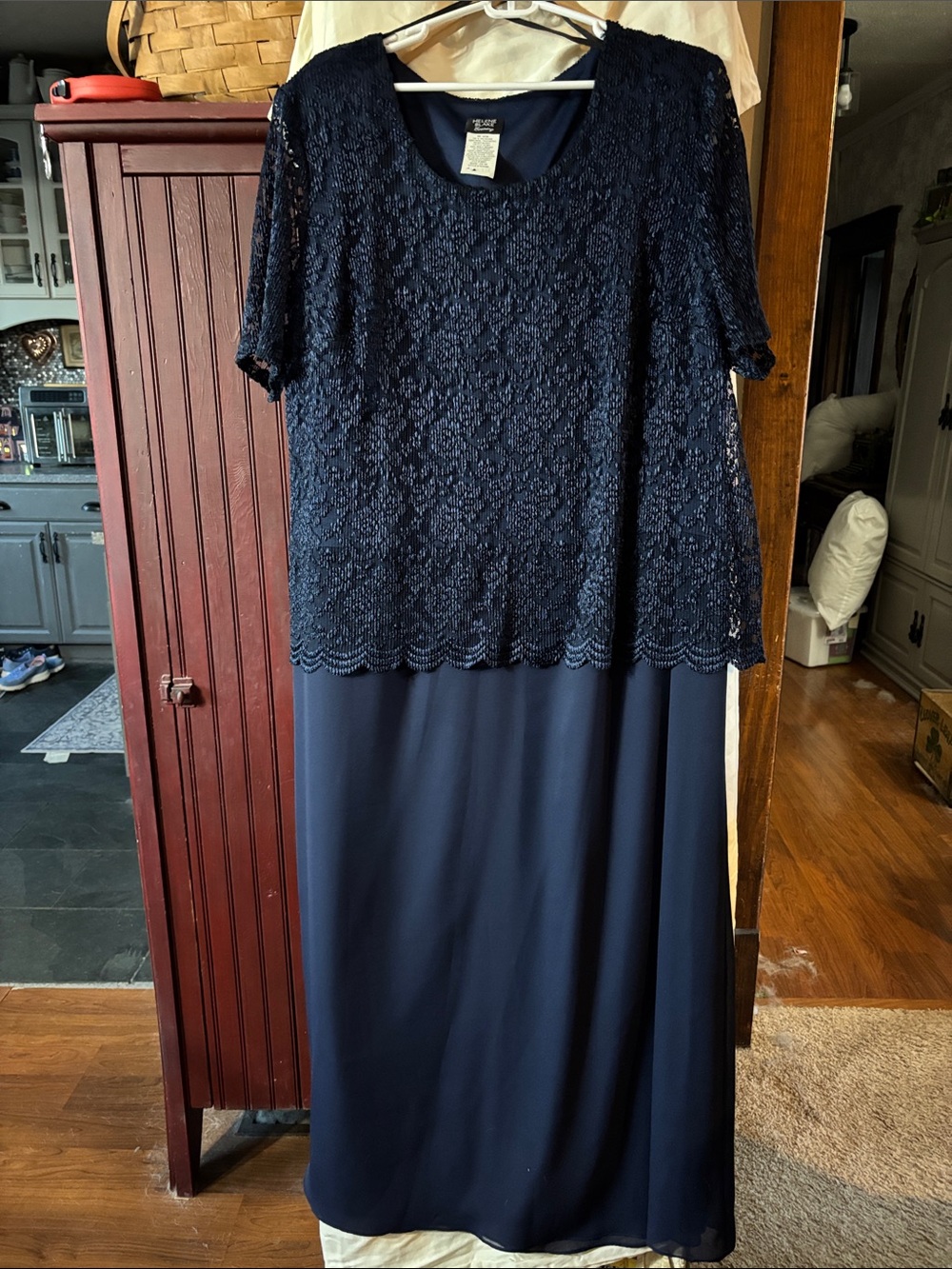 Elegant Navy Lace Maxi Dress with Short Sleeves